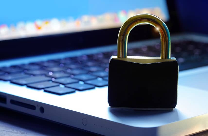 حماية البيانات الشخصية والخصوصية علي الإنترنت 